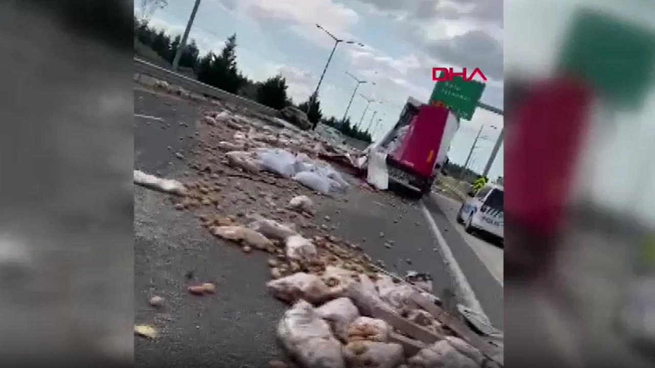 Ankara'da 5 araç birbirine girdi: TIR'daki patatesler yola saçıldı