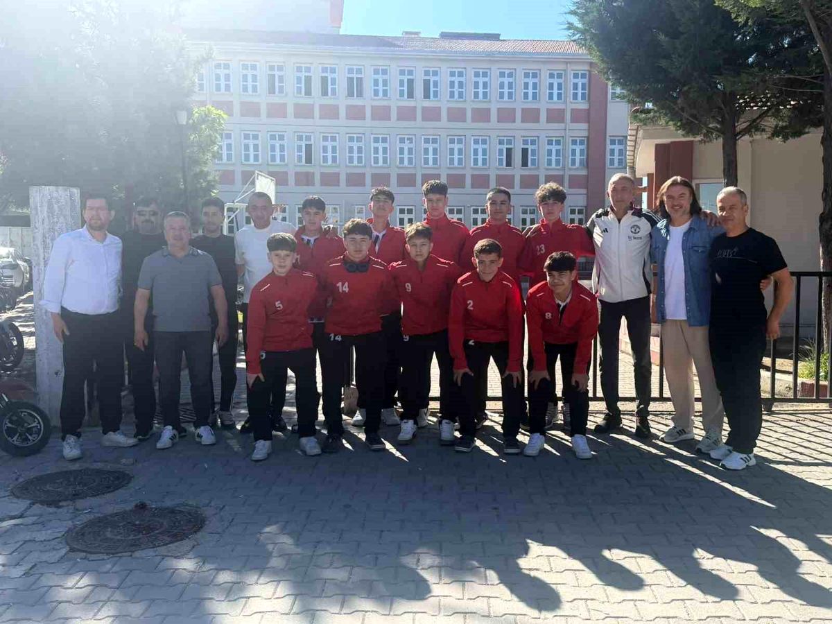 Moymul Ortaokulu Futsal Takımı Türkiye'nin en iyi 8 takımı arasında