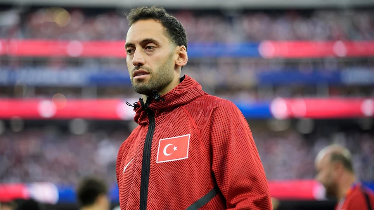 Hakan Çalhanoğlu'ndan flaş karar! Eleştirilerin hedefindeydi