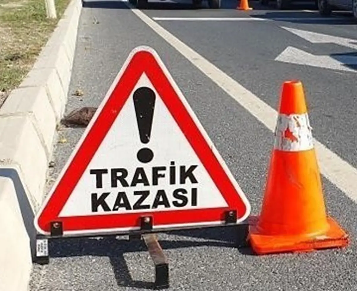 Askeri mühimmat yüklü tır devrildi: İstanbul istikameti ulaşıma kapandı
