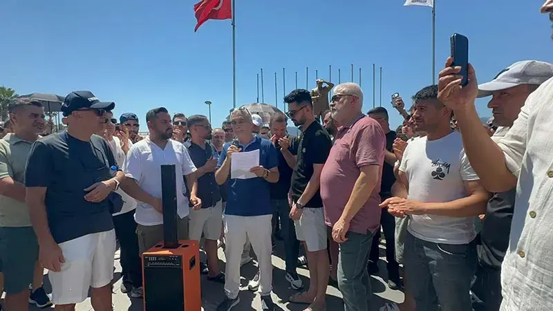 Marmaris'te çarşı esnafı, belediyeyi protesto etti