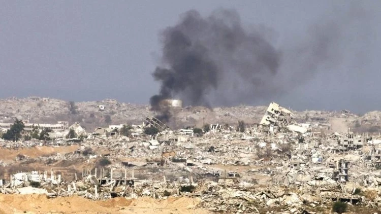 İsrail ordusu Gazze'de bir camiyi bombaladı