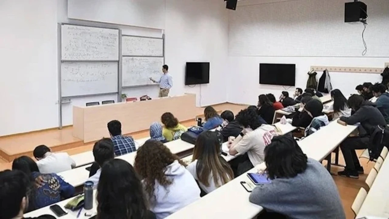 Yıllık eğitim bedeli ev fiyatına yaklaştı: Vakıf üniversitelerinde rekor ücret!