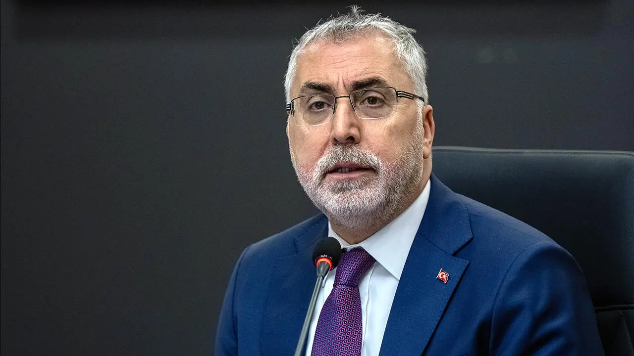 Bakan Işıkhan'dan 'dijital bağımlılık' uyarısı: Geleceğimizi etkileyen ciddi bir tehdit