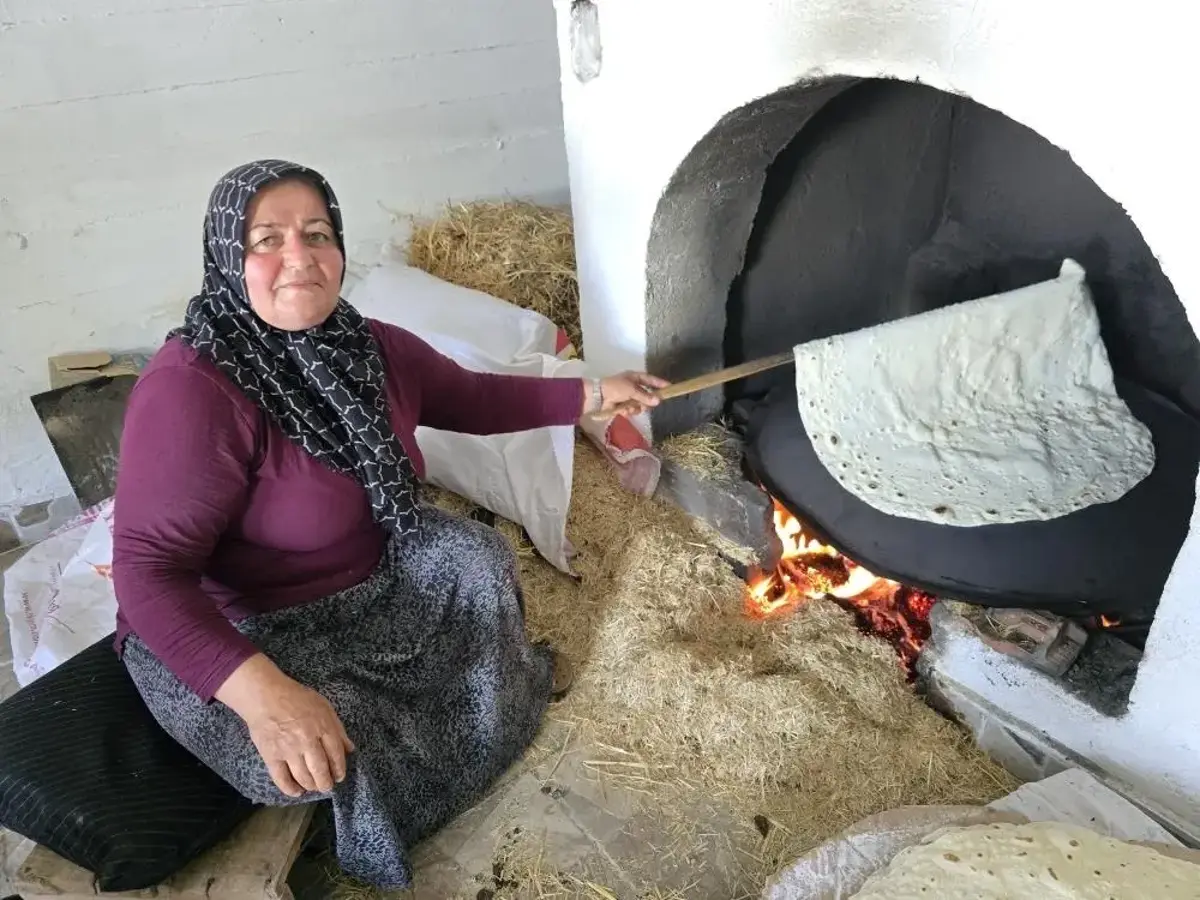 Yozgat'ta kadınların mesaisi başladı: Yufka ekmek için onlarcası bir araya geliyor
