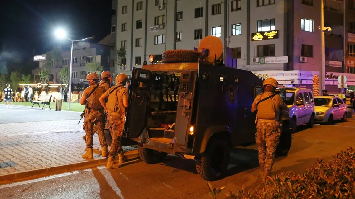 KADES ihbarında dehşet anları: Gözü dönmüş eski koca hem polisi hem kadını kurşun yağmuruna tuttu
