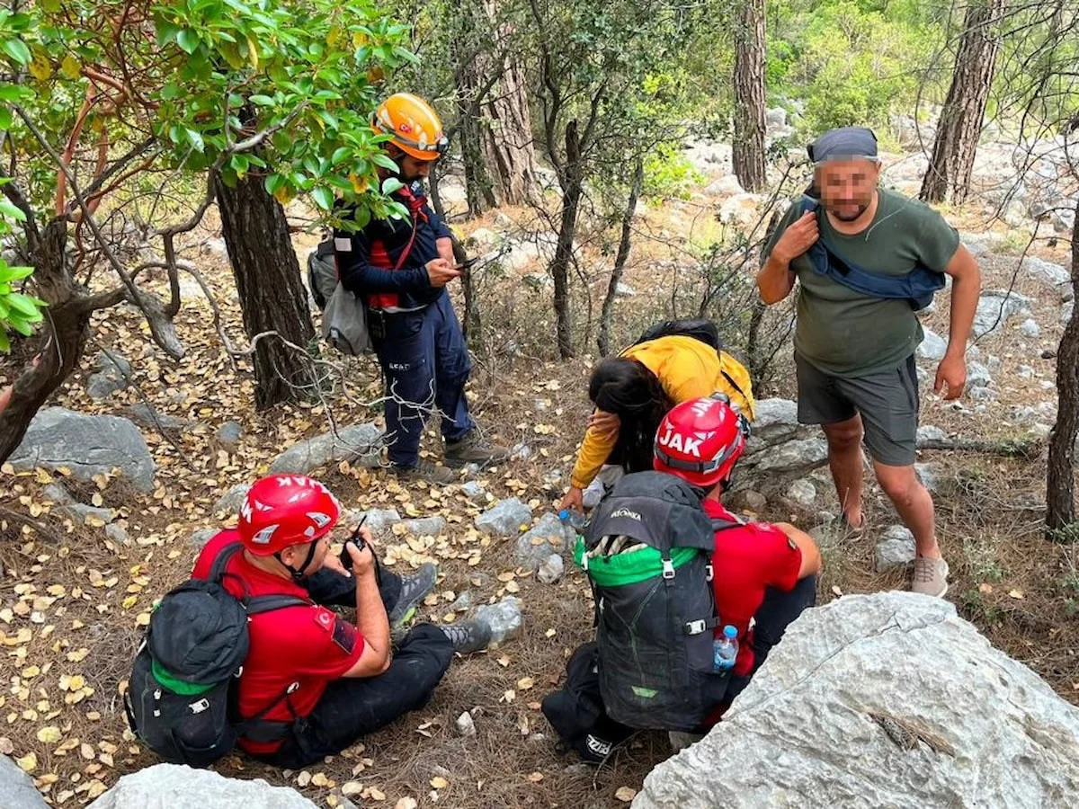 Antalya'da dağda kaybolan 2 arkadaştan sevindiren haber