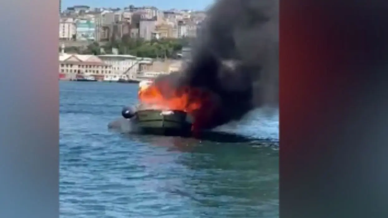 İstanbul'da teknede çıkan yangın söndürüldü