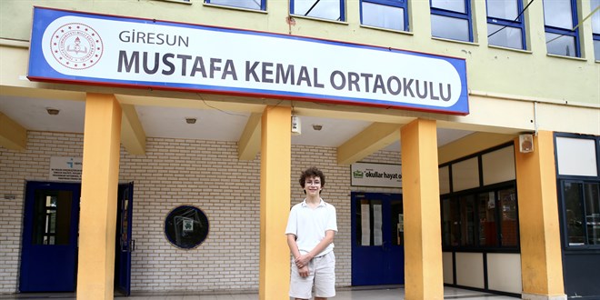 LGS'de tam puan alan Çınar Alp: Düzenli çalıştım, gerisini Allah'a bıraktım