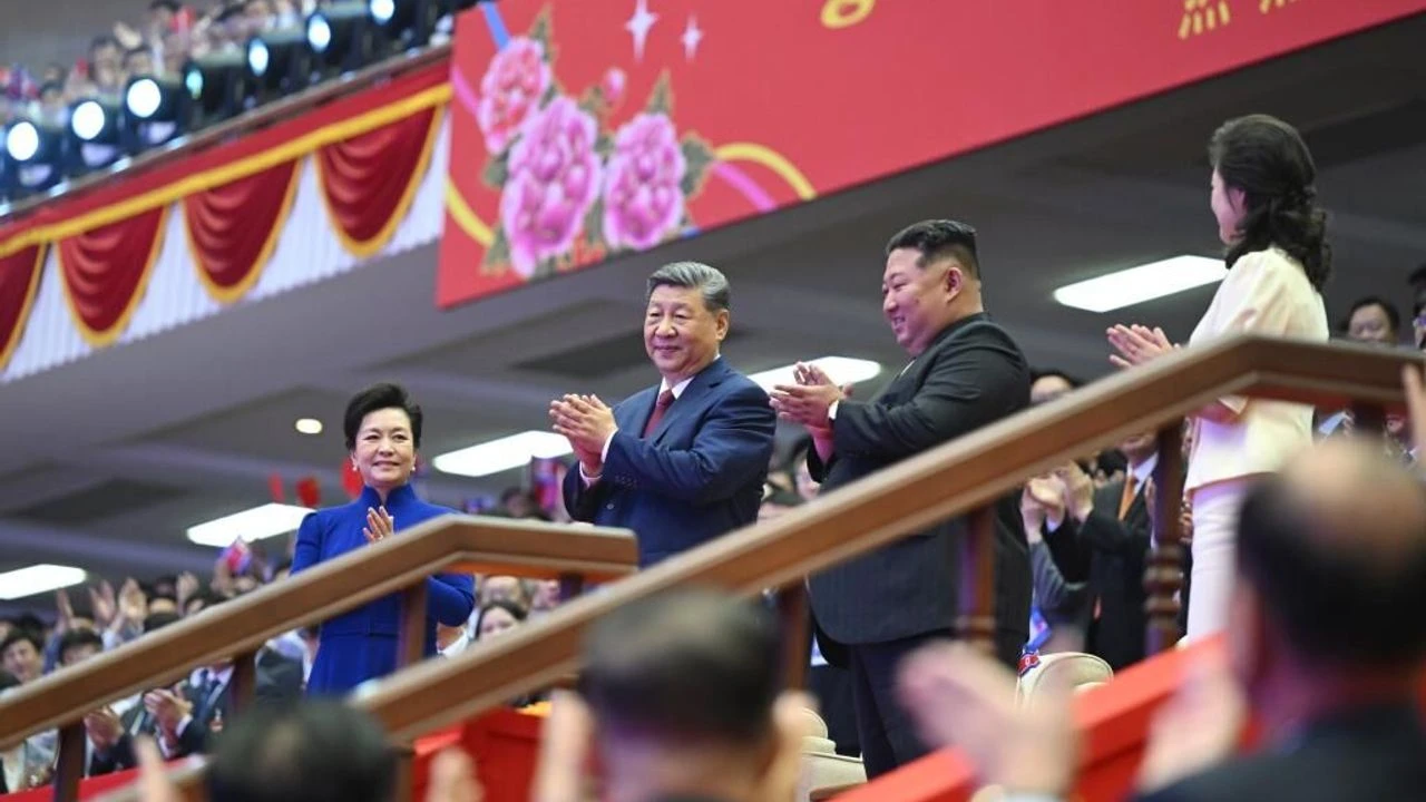 Xi Jinping ve eşi, Kuzey Kore’de özel sanat gösterisini izledi