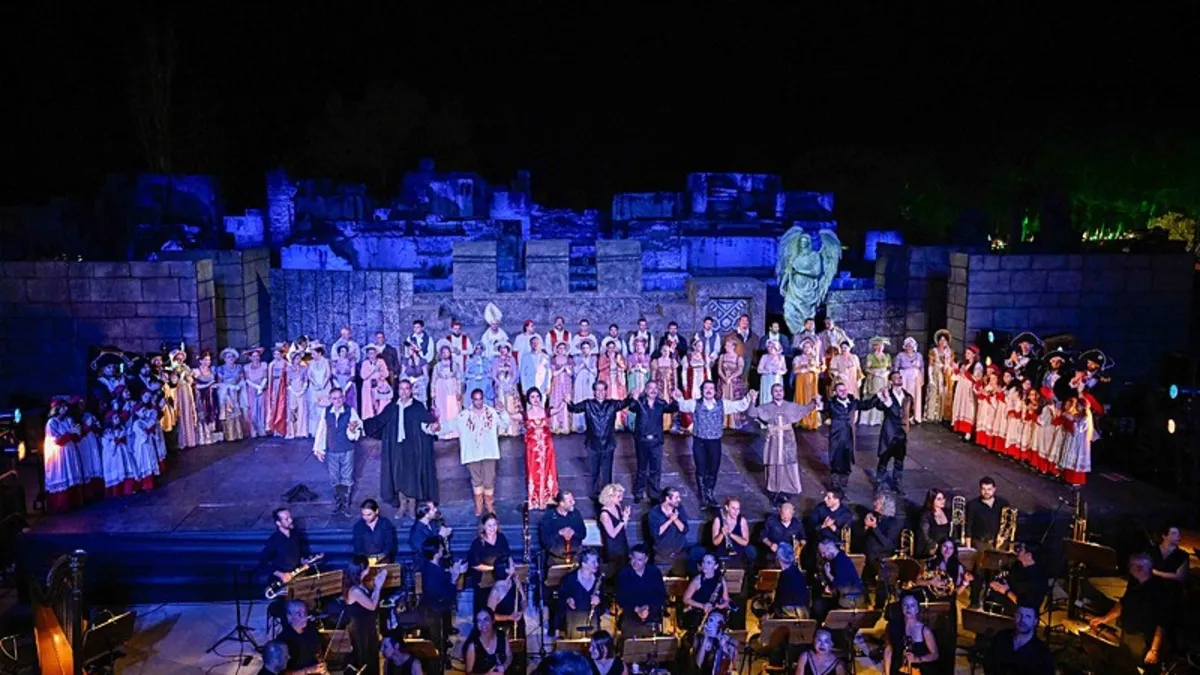 İzmir'de sanat dolu 13 gün! 9. Uluslararası Efes Opera ve Bale Festivali, Tosca ile kapandı