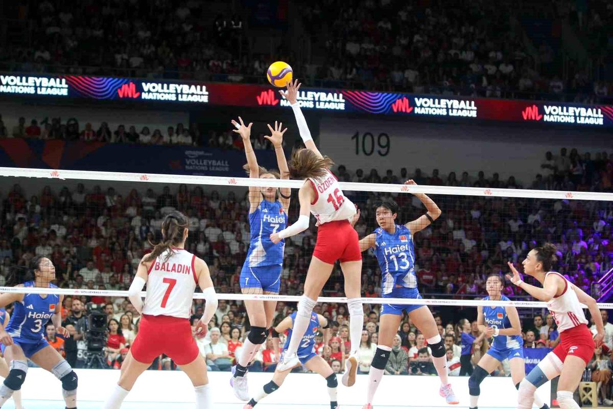 A Milli Kadın Voleybol Takımı, Çin'i 3-2 mağlup etti