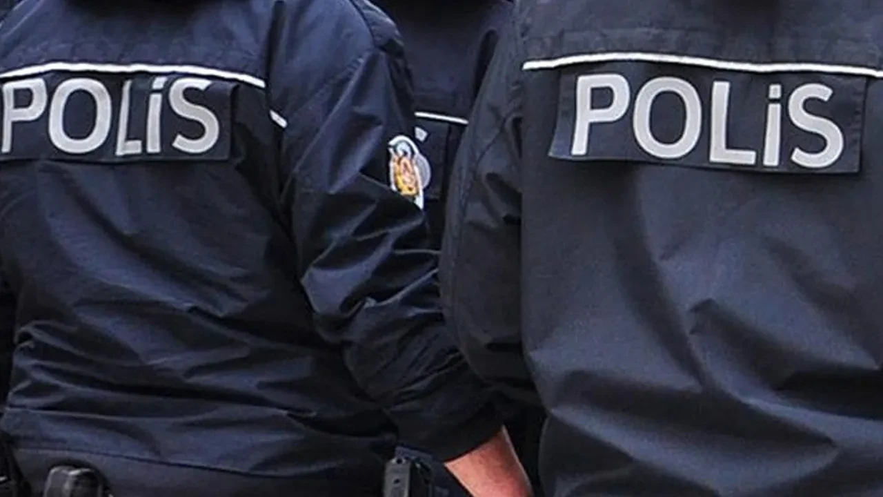 Mersin'de 2 polis memurunun şüpheliyi darbettiği görüntüler ortaya çıktı! Soruşturma başlatıldı