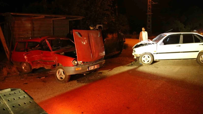Kastamonu’da iki otomobil çarpıştı: Sekiz kişi yaralandı