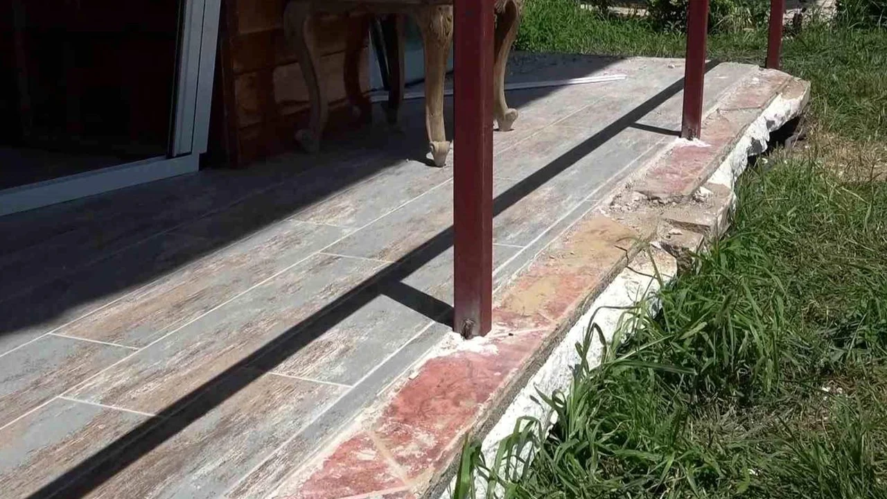 Kepçeli yıkıma ev sahipleri isyan etti: 20 santimetre için davalık oldular!