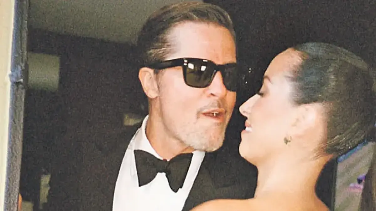 Brad Pitt’ten aşk pozu