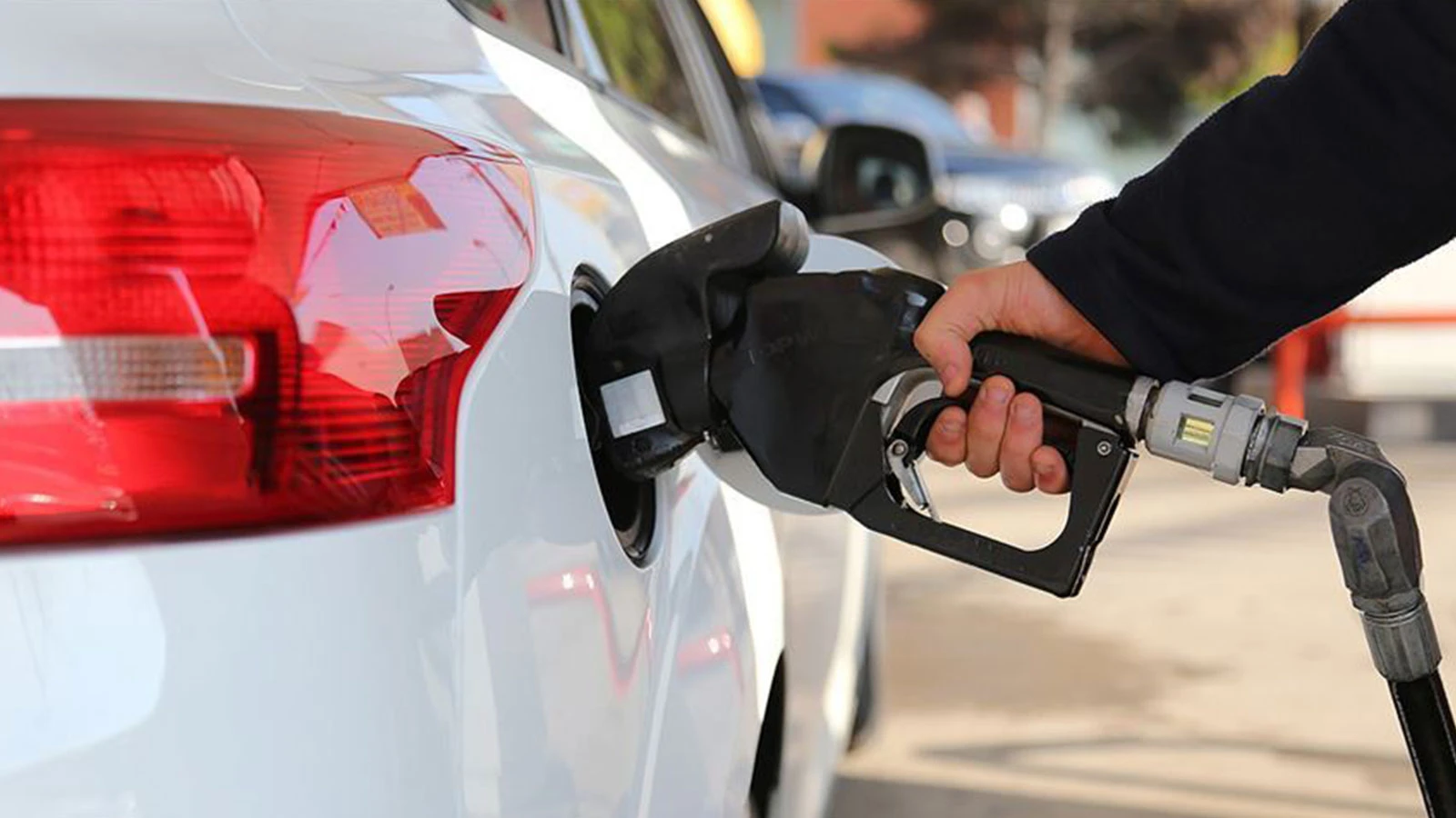 Petrol fiyatı çöktü! Akaryakıta indirim var mı?