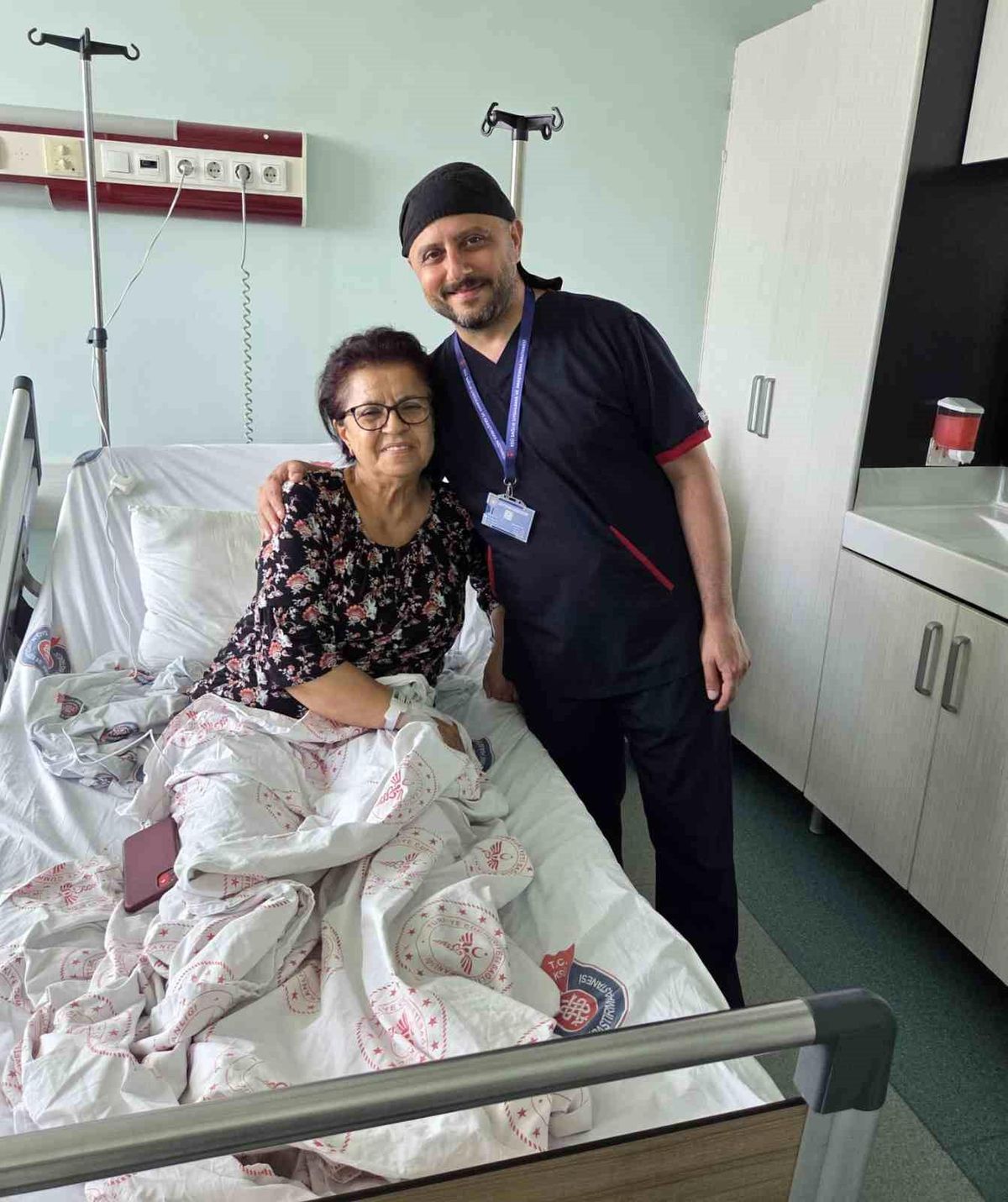 Öğrencisi profesör oldu, 29 yıl sonra öğretmenini ameliyat ederek sağlığına kavuşturdu