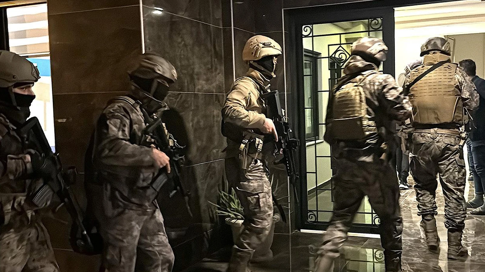 12 ilde organize suç örgütü operasyonu: 74 gözaltı