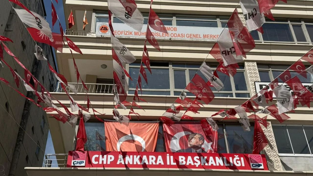 CHP Ankara İl Başkanlığı önünde 'mutlak butlan' gerginliği