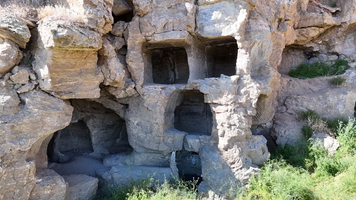 Gören dönüp bir daha bakıyor! Bu apartman tam 3 bin senelik…