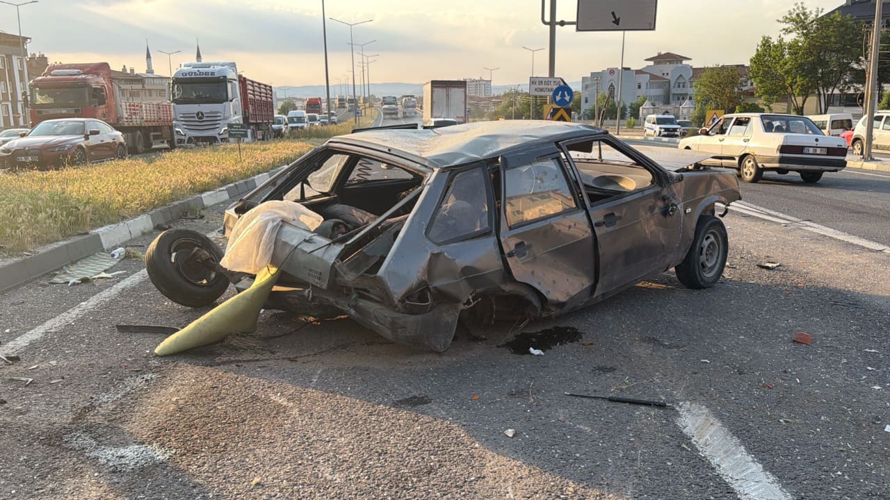 Kütahya'da feci kaza! Takla atan otomobilde 17 yaşındaki genç hayatını kaybetti