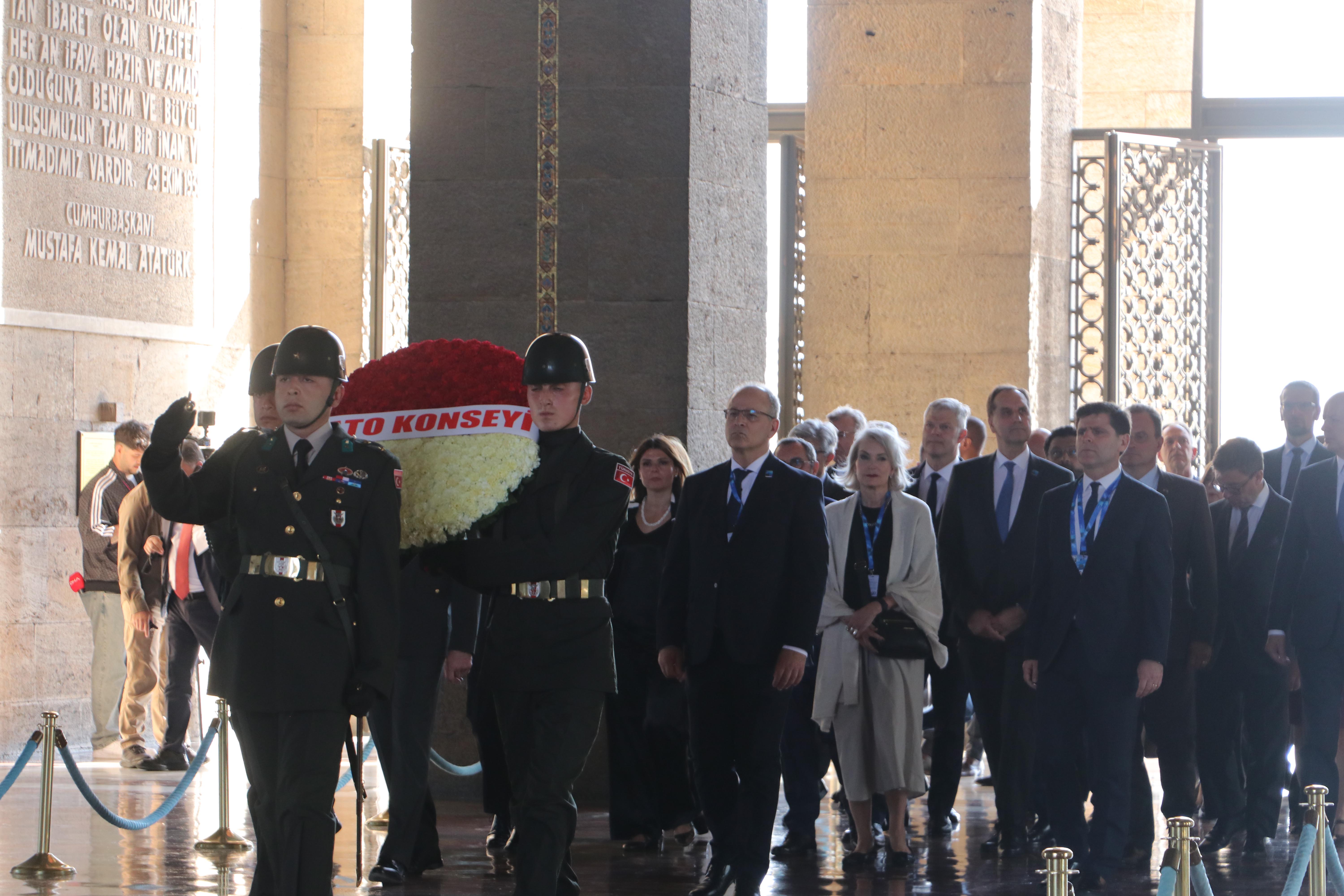 NATO heyeti Anıtkabir'e ziyaret etti