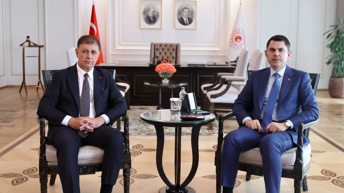 Bakan Murat Kurum İzmir Büyükşehir Belediye Başkanı Cemil Tugay'ı kabul etti