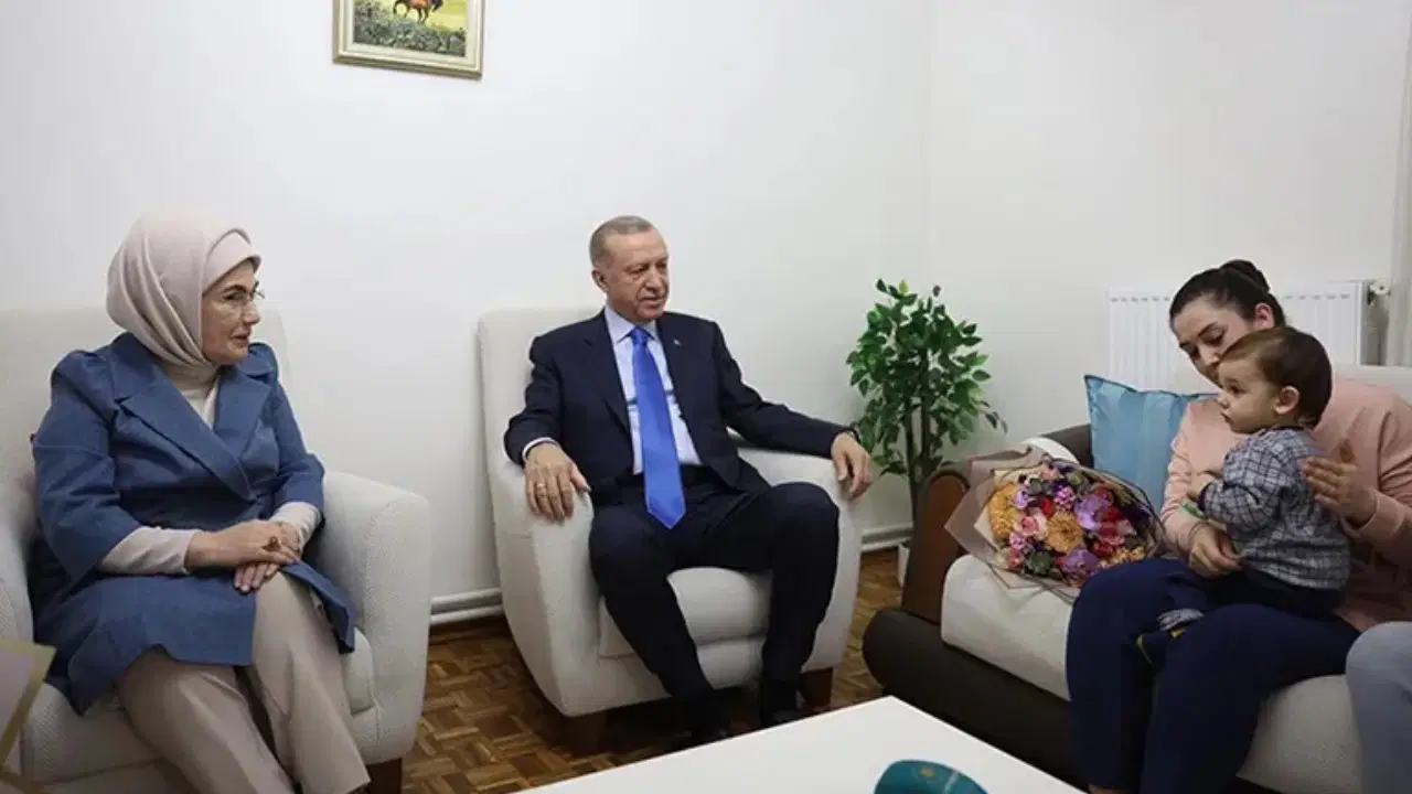 AKP'den vatandaşlara ‘çat kapı ziyaret’ planlaması: Ayda en az 5 hane, 2 istifa eden üye, 2 esnaf ziyaret edilecek