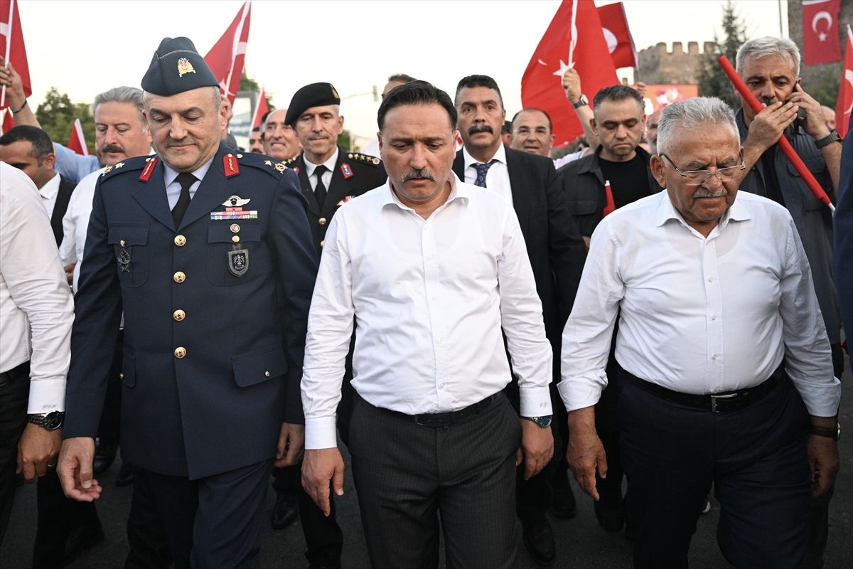 İç Anadolu'da 15 Temmuz Demokrasi ve Milli Birlik Günü dolayısıyla yürüyüş düzenlendi