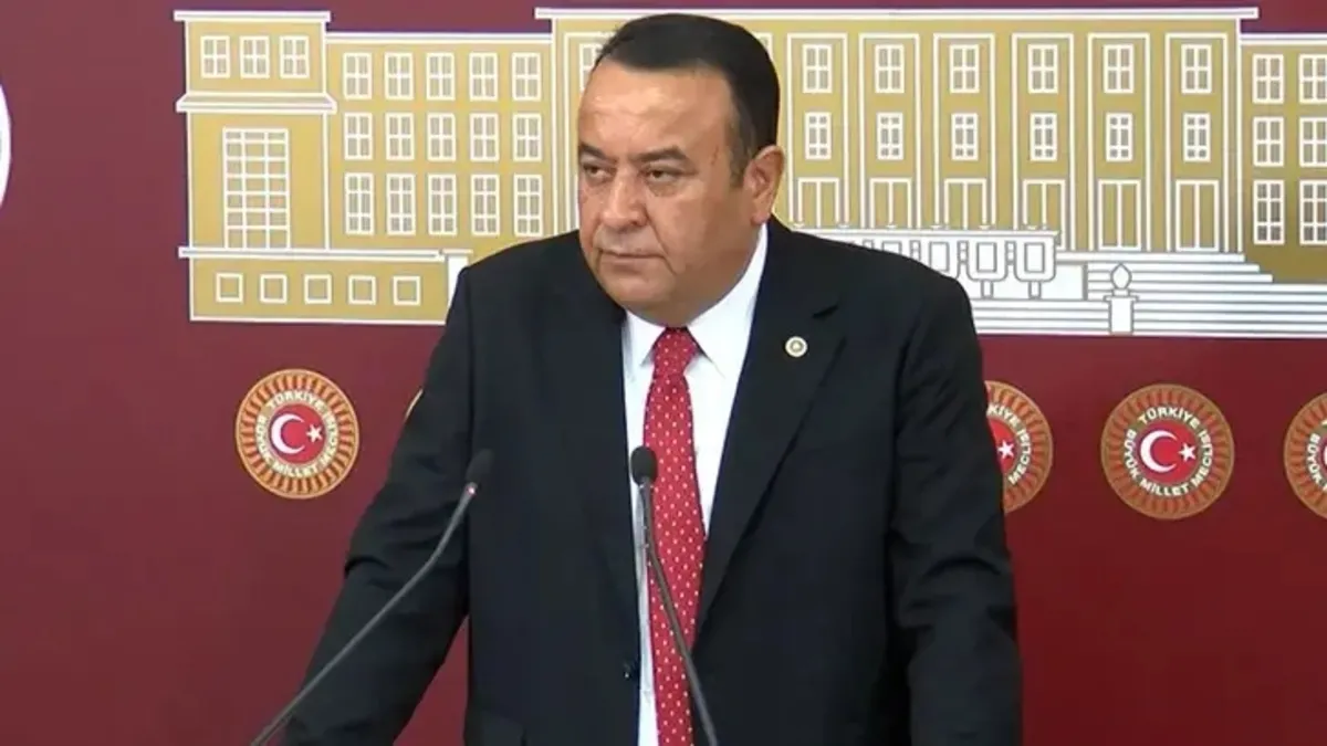 CHP'li Adnan Beker partisinden istifa etti