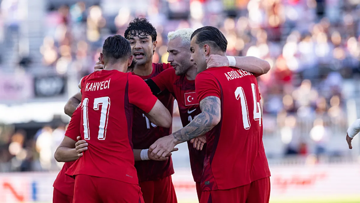 A Milli Futbol Takımı, Dünya Kupası'nda ilk maçında Avustralya karşısında