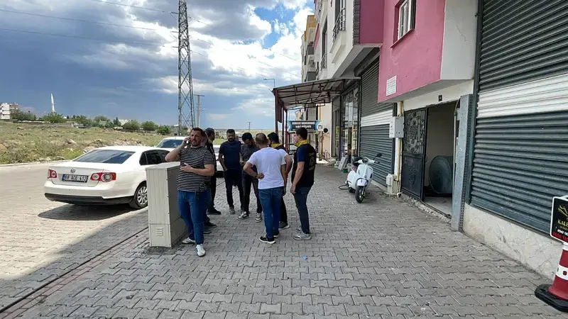 Şanlıurfa'da tartıştığı eşi ve kızını tabancayla vurup kaçtı