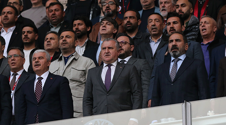 Bakan Bak'tan Süper Lig'e yükselen Çorum FK'ye tebrik