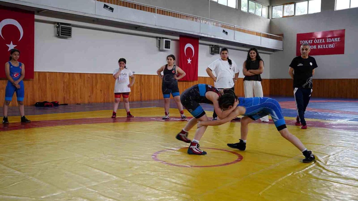 Kız çocuklarının güreş hayali Nesrin Baş'la büyüyor