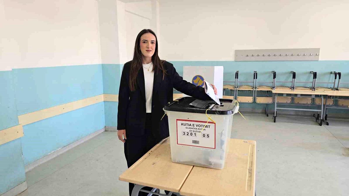 Kosova'daki genel seçimlerde Başbakan Kurti'nin partisi yüzde 47,13 oyla birinci oldu