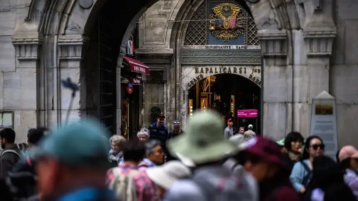 Yüzyılların ticaret merkezi Kapalıçarşı turistlerin gözdesi olmayı sürdürüyor