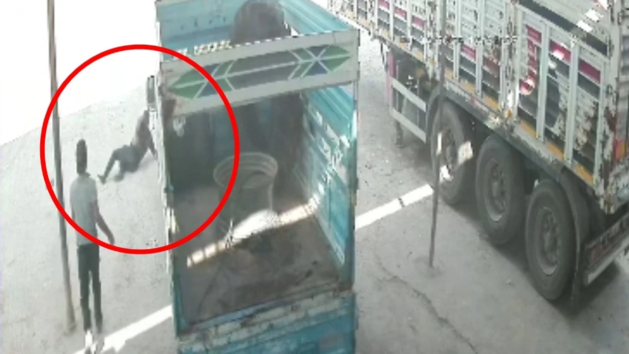 Lastik bomba gibi patladı! 2 işçi dehşeti yaşadı: Metrelerce havaya savruldular