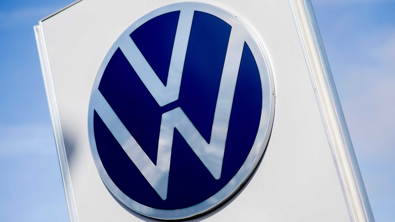 Volkswagen çim biçme makineleri yerine koyunları işe aldı