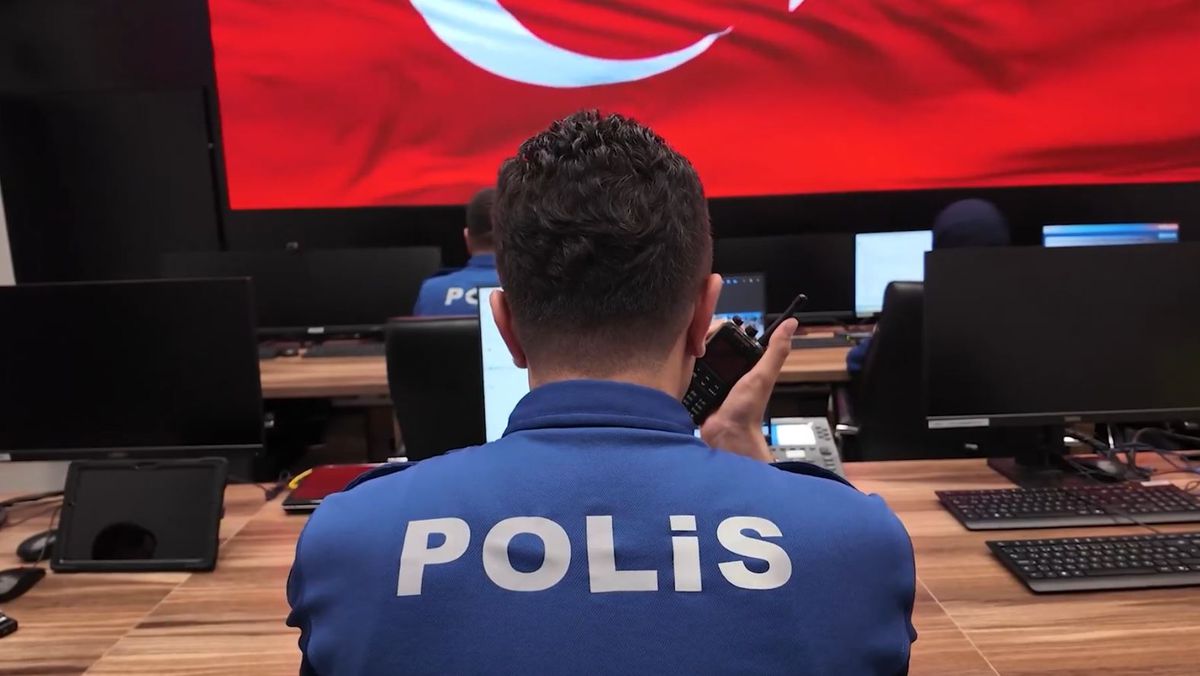 Emniyet Genel Müdürlüğü'nden A Milli Futbol Takımı'na Destek