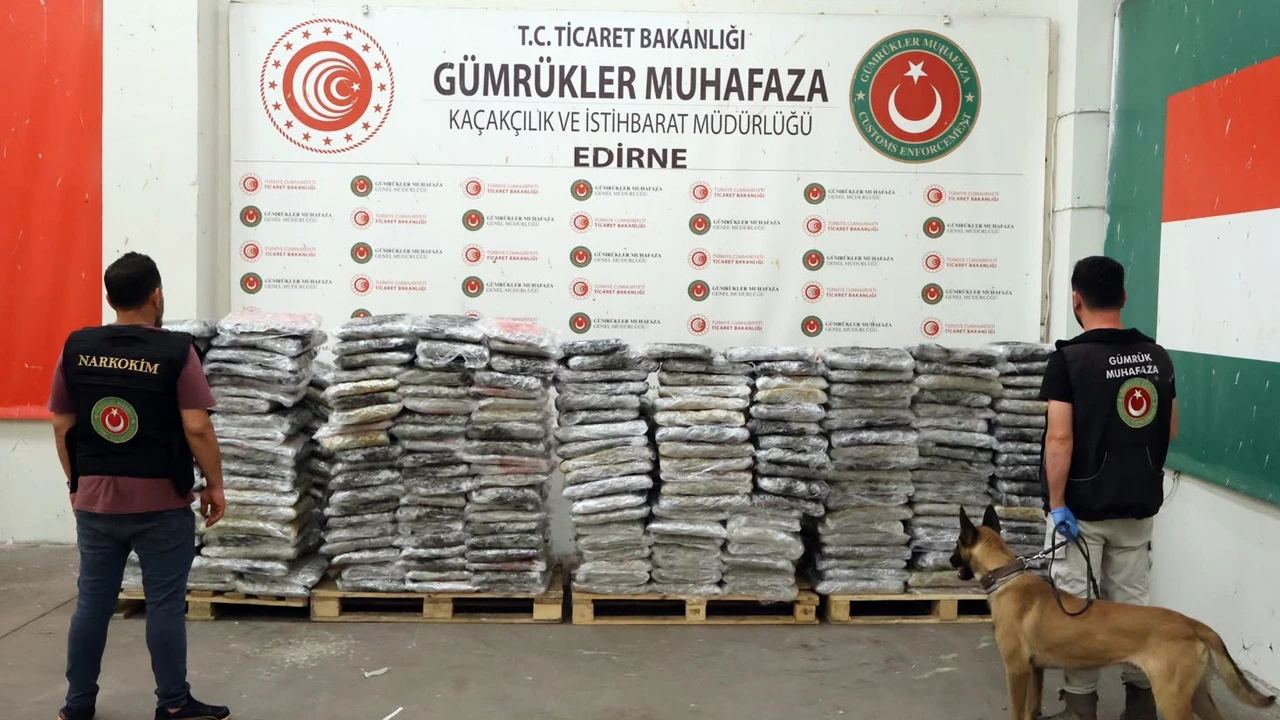 X-Ray Radarına Yakalandılar: Kapıkule'de 1 Milyar TL'lik Rekor Uyuşturucu Ele Geçirildi!