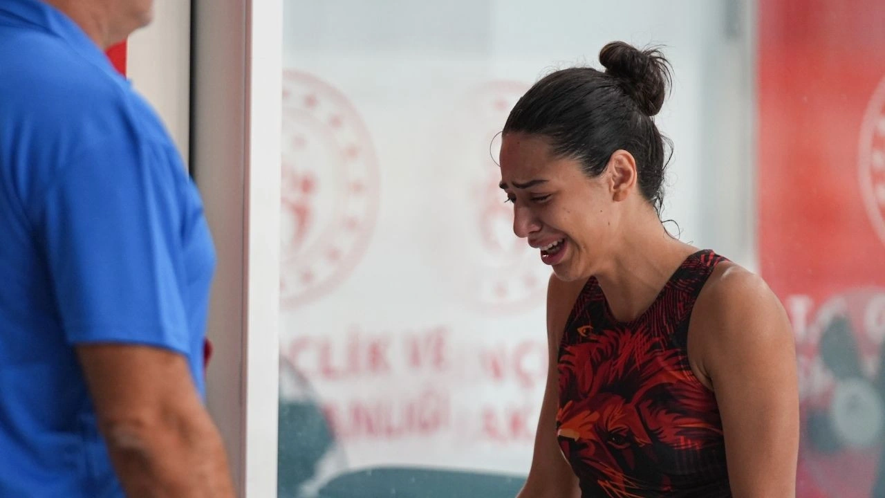 Galatasaray yenilince havuzdan çıkan ağladı: Gözyaşları sel oldu