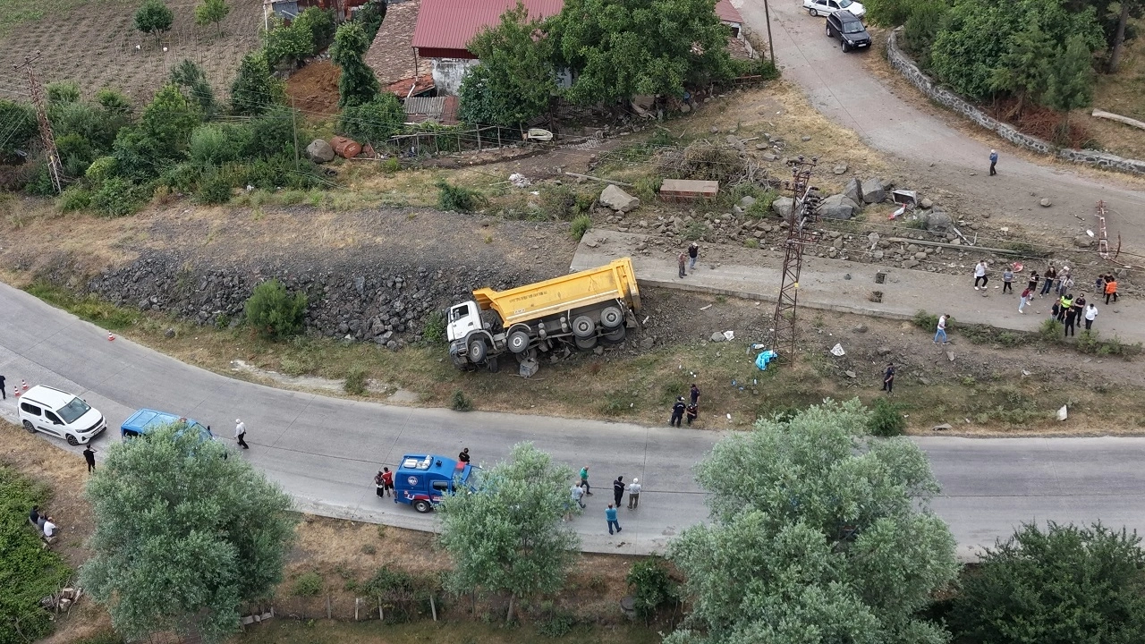 Freni boşalan hafriyat kamyonu şoförüne mezar oldu! Yakınlarının feryatları yürekleri dağladı