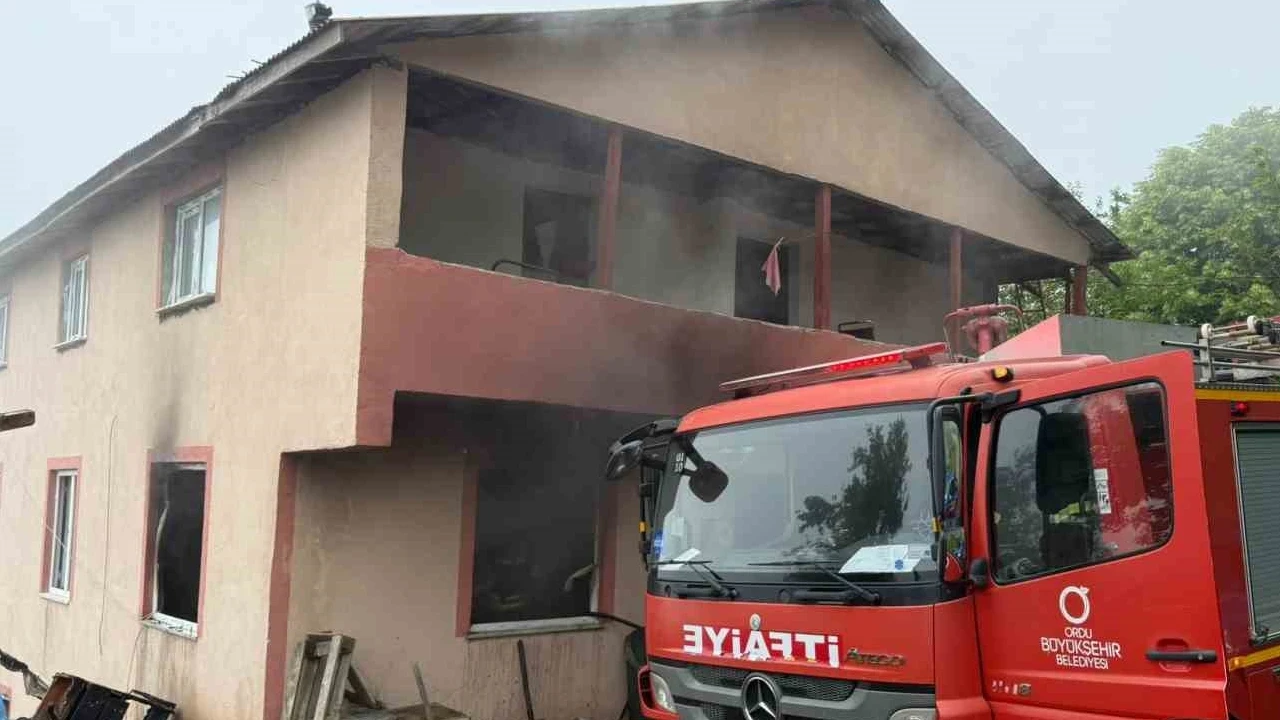 Ordu’da 2 katlı evde yangın kontrol altına alındı