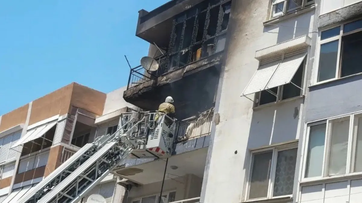 İzmir'de yangın: 6 kişi dumandan etkilendi