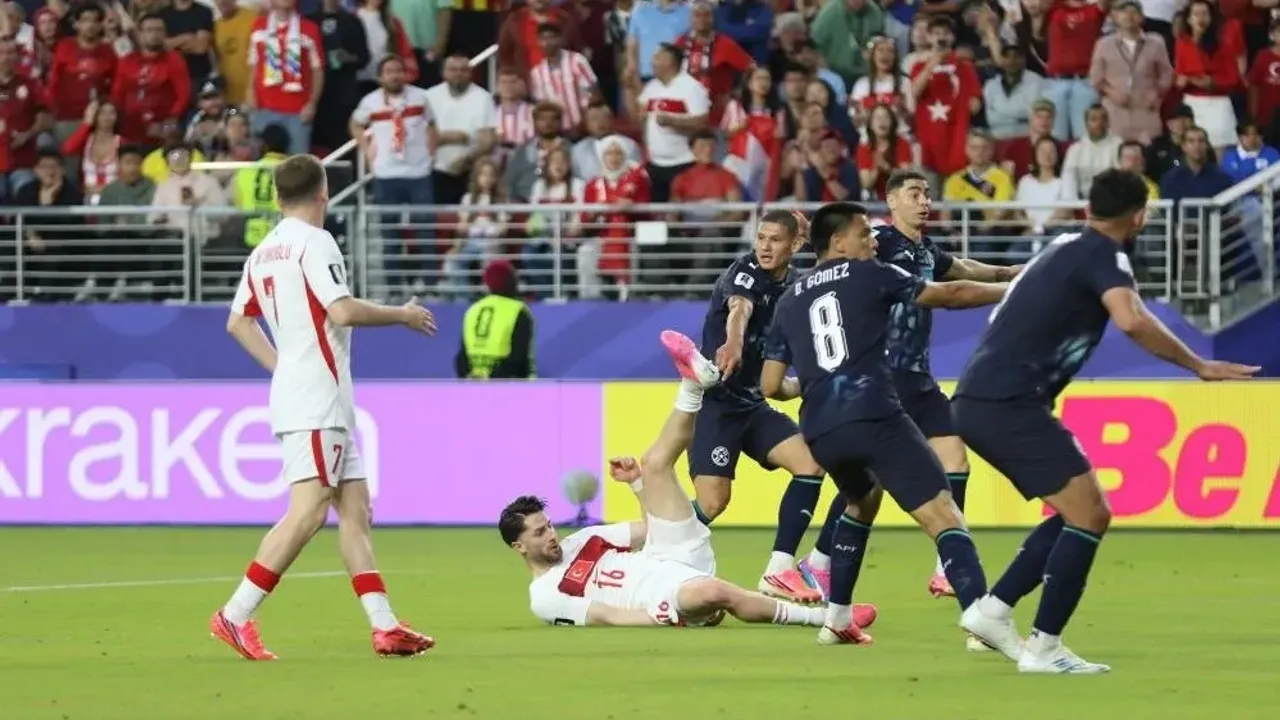 Amerika'da kırmızı beyaz resital: Tribünleri tamamen ele geçirdiler
