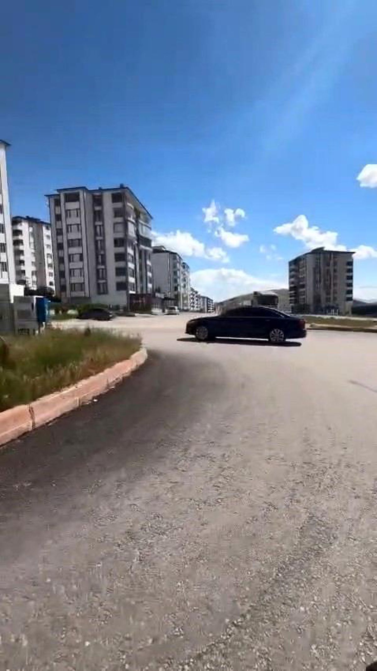 Elazığ'da sürücü plakasını kapatarak drift yaptı