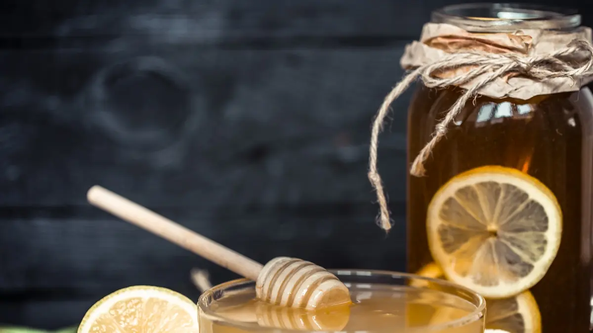 Cilt lekelerine doğal çözüm: Limon ve bal