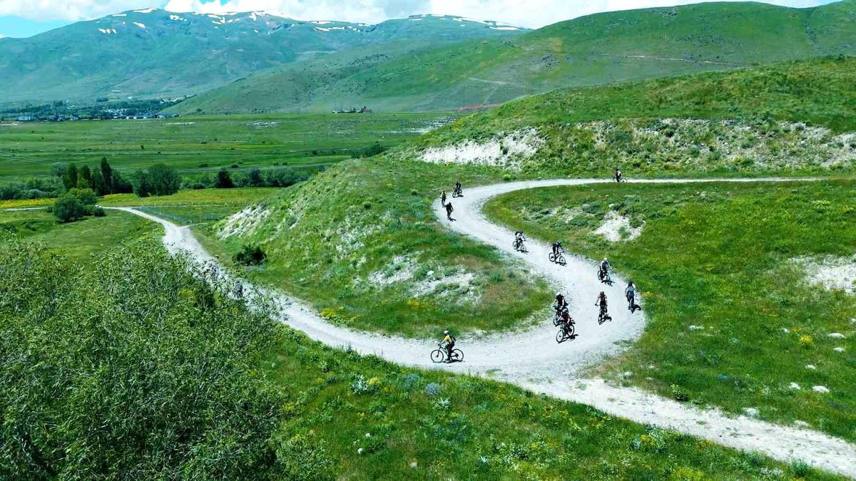 Erzurum'un "Demir Atlıları" yollara çıktı: Her hafta sonu yeni bir rota, yeni bir macera