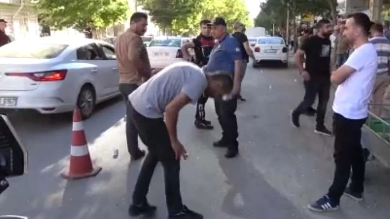 Ekmek kavgasında silahlar çekildi Tartışma karakolda bitti
